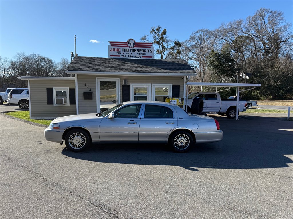 2010 Lincoln Town Car Signature Limited
