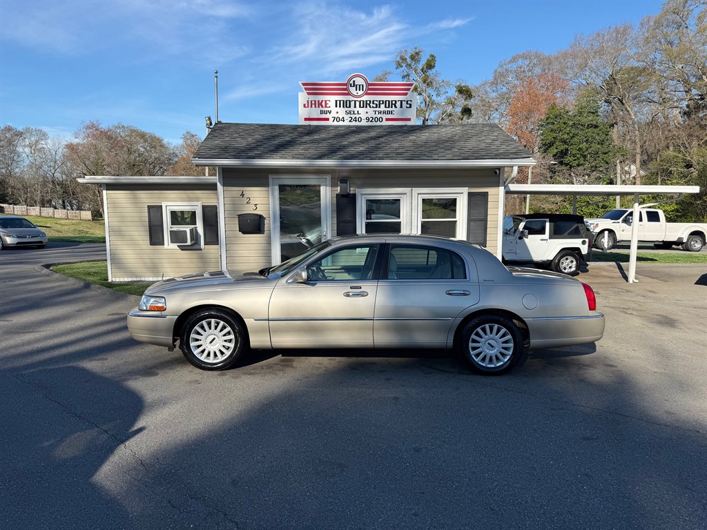 2005 Lincoln Town Car Signature