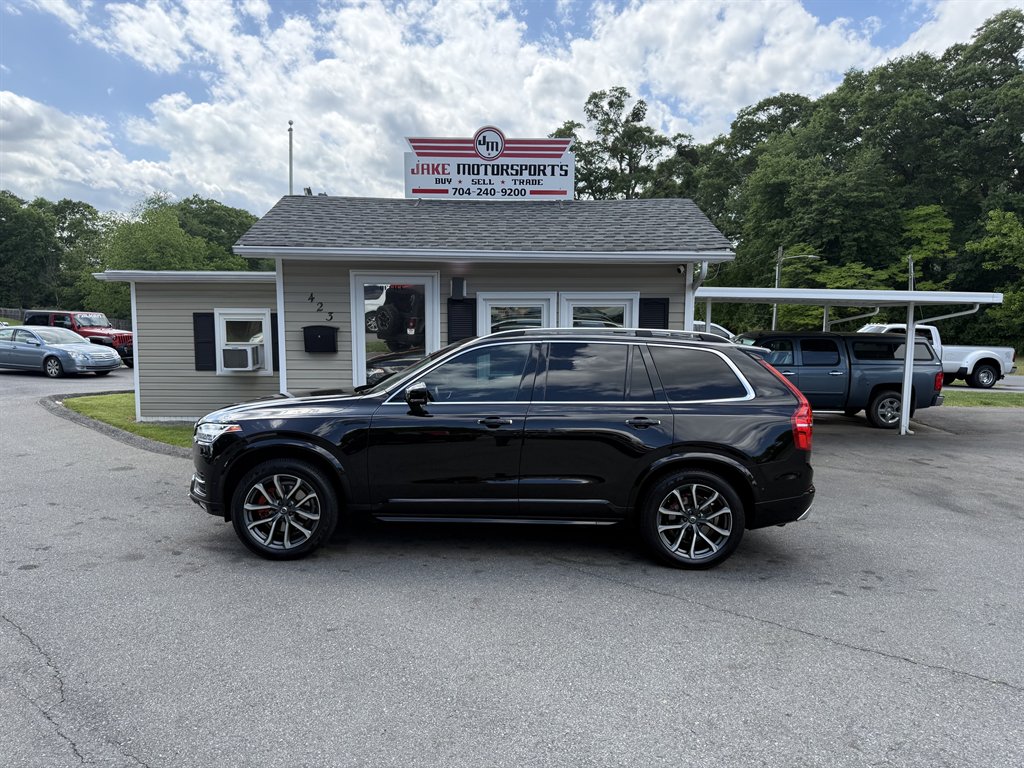 2017 Volvo XC90 Momentum