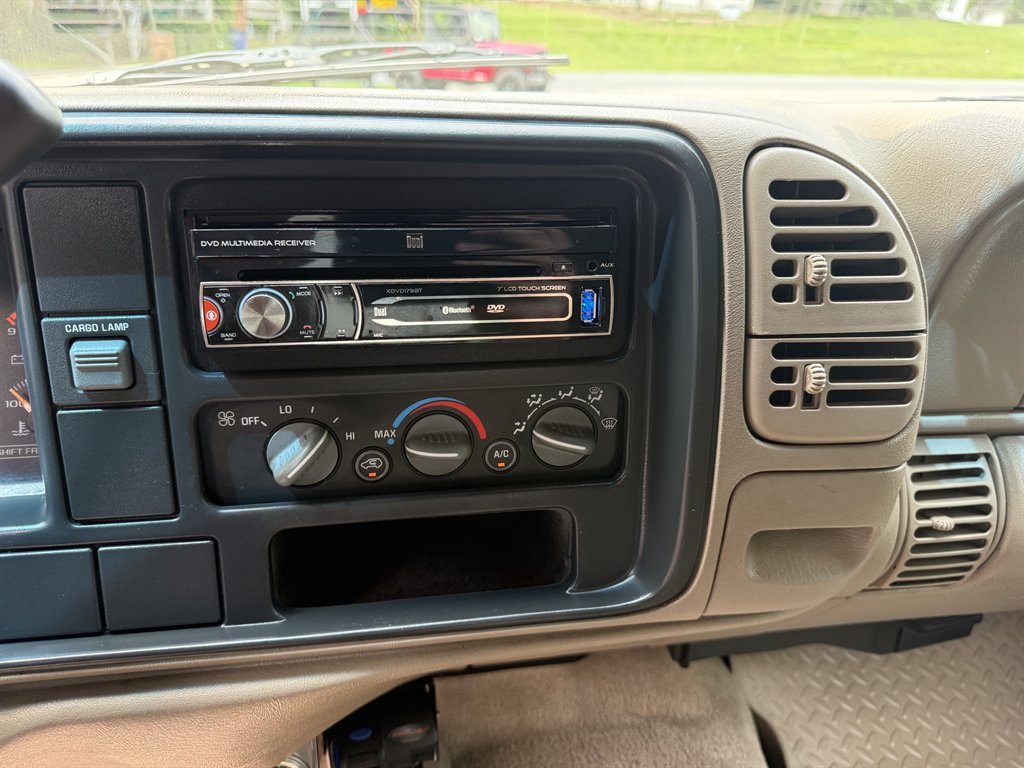1998 GMC Sierra SL - Photo 10